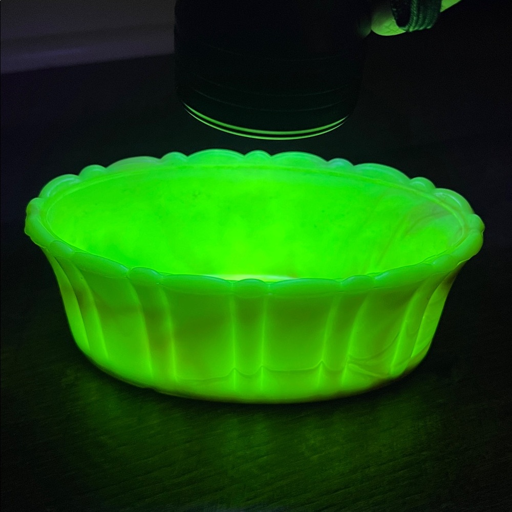 Vintage Uranium Slag Glass Planter Pot Cream Orange UV Glow Marbled Akro Agate